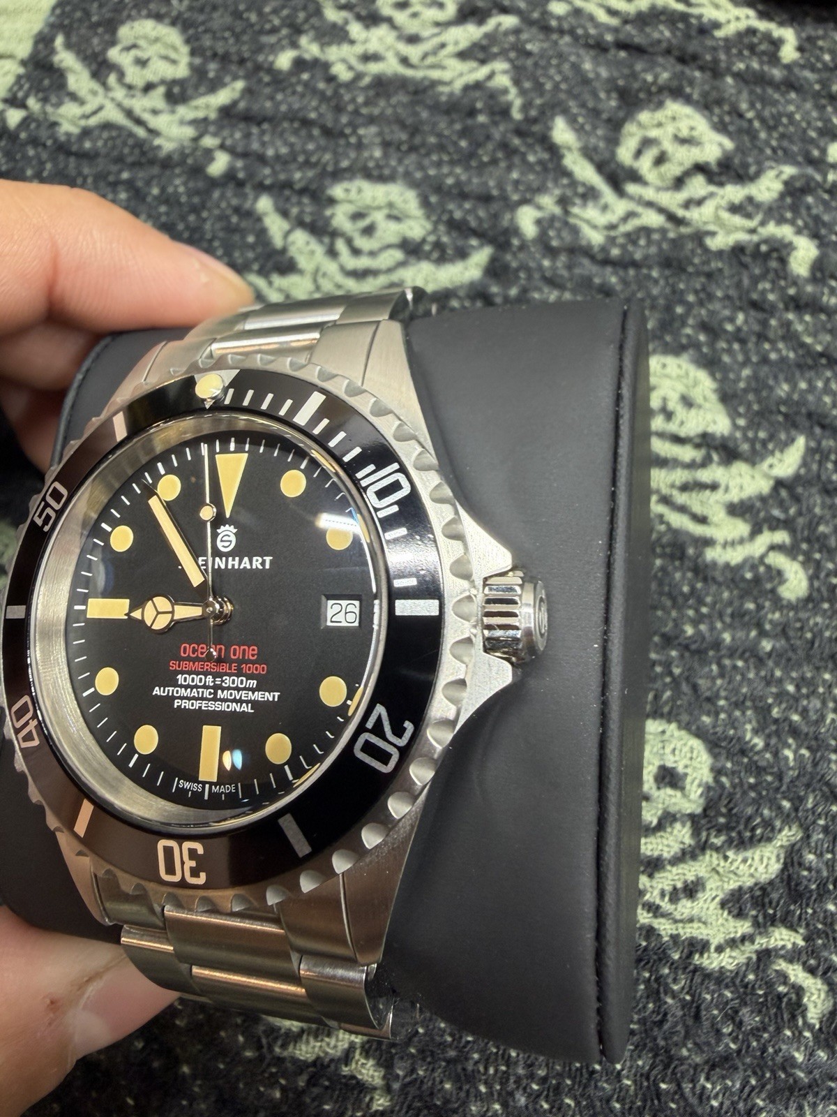 Steinhart Ocean One Automatic Diver 300m “Vintage Red”
