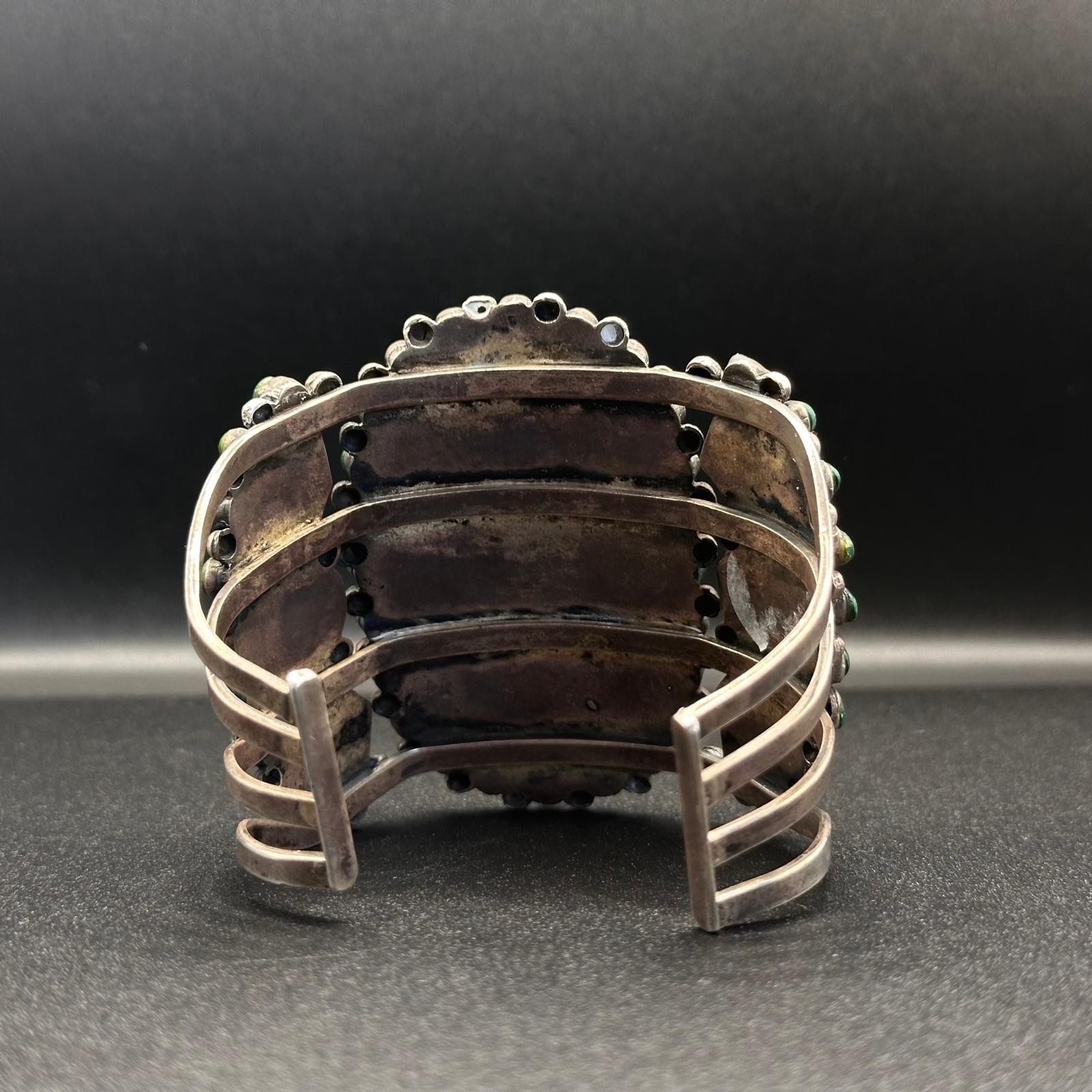 A Large Native American Navajo Silver & Malachite Cluster Cuff Bracelet , 114 g