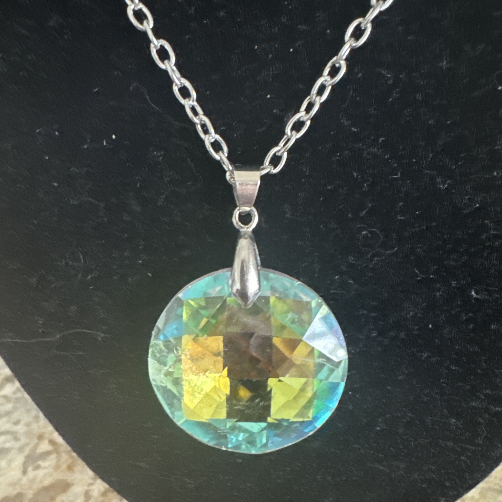 NWT My Style Genuine Glass Round Iridescent Necklace Lead & Nickel Free 👀