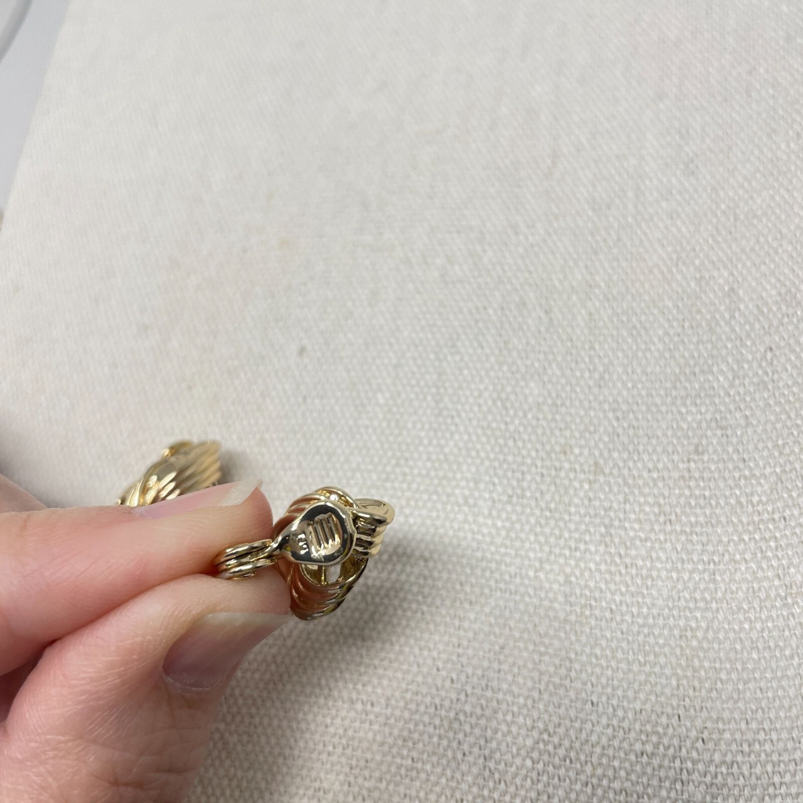 The Jewelry Group TJG Signed Gold Tone Knotted Clip On Statement Earrings Marked