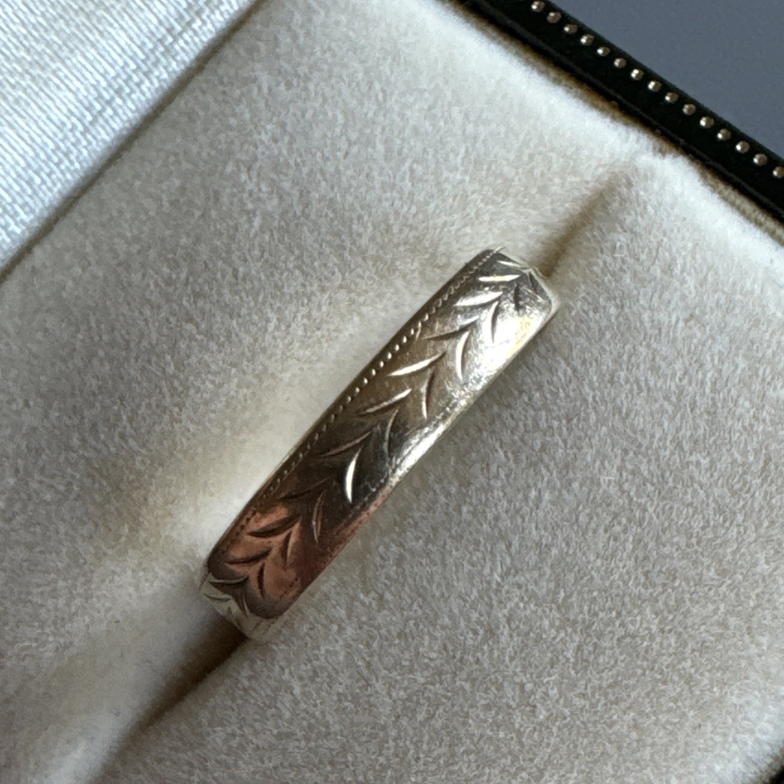 9ct Yellow Gold 375 Wheat Motif Wedding Band Ring Size L1/2 UK Hallmarked 3.6mm