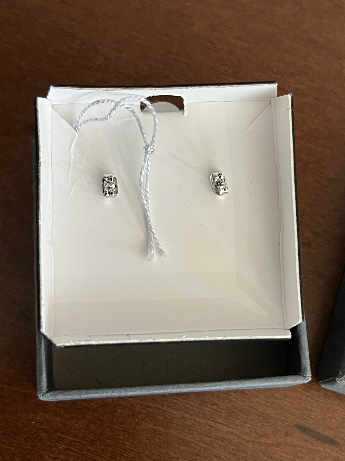 Swarovski Crystal Flower Stud Earrings Silver Tone Daisy NIB 6G2KY759U26EYAKS