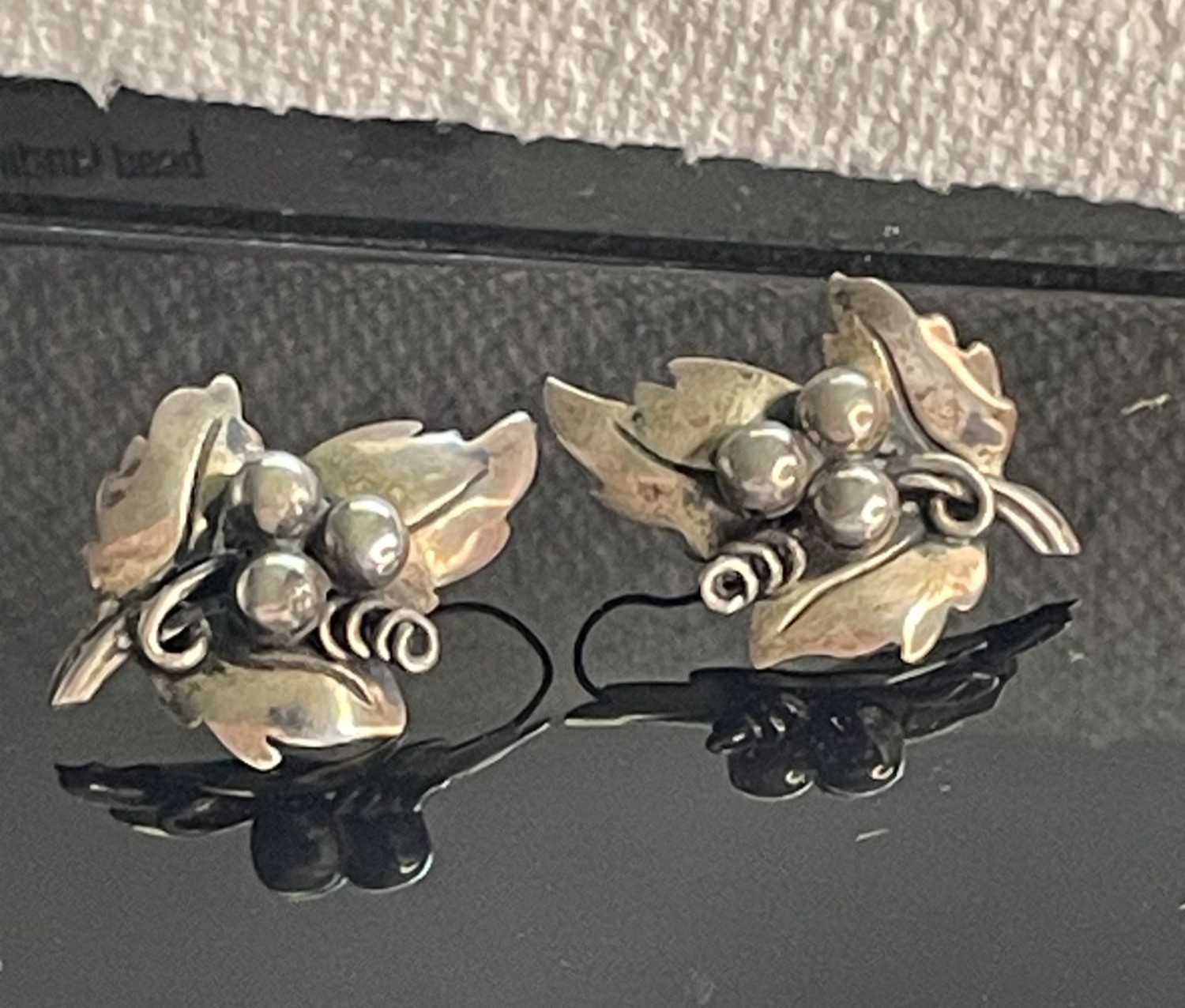 Vintag Erika Hult de Corral Taxco Sterling Silver Grape Leaf Earrings Signed ERE