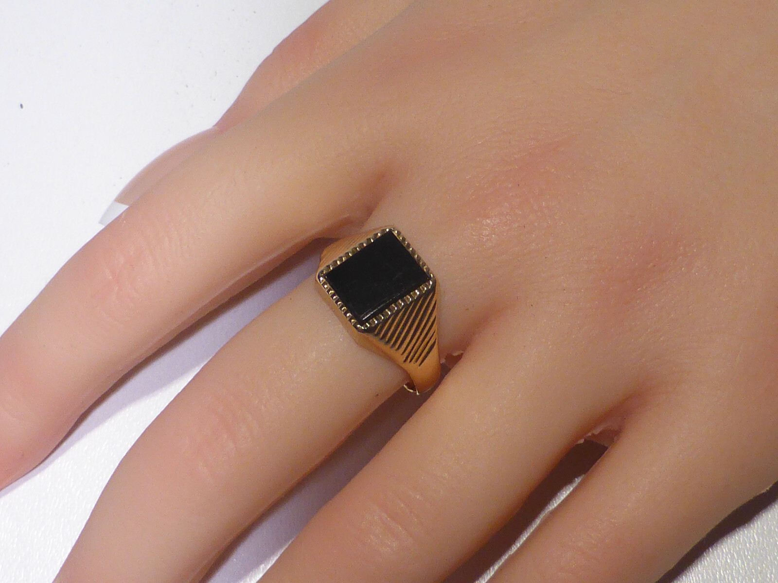 9ct Gold Signet Ring Jet UK Hallmark 1969 AJ Size T 1/2 Boxed
