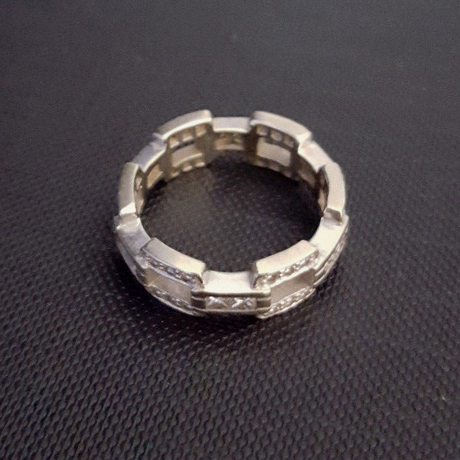 Pepi 14K white gold band with diamonds