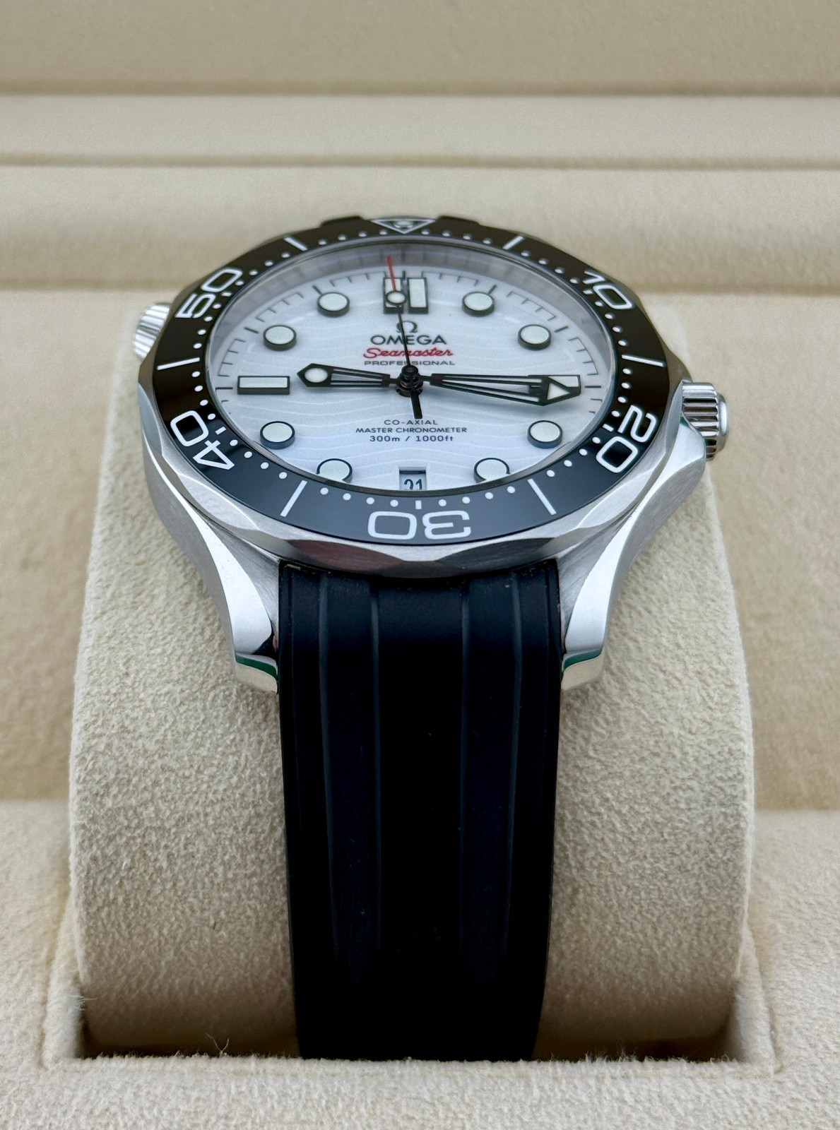OMEGA Seamaster Diver 300M 210.32.42.20.04.001. 42mm. Full Set.