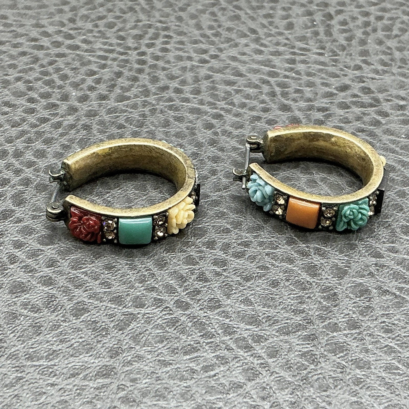 Liz Claiborne Multicolor Floral Carved Resin Rhinestone Hoop Earrings Brass Tone