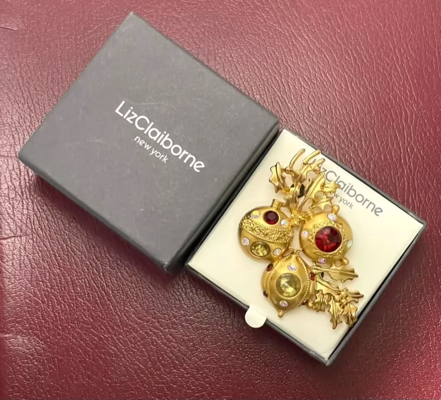 Liz Claiborne Christmas Brooch/Pin Ornaments Holly Leaves Rhinestones New in Box