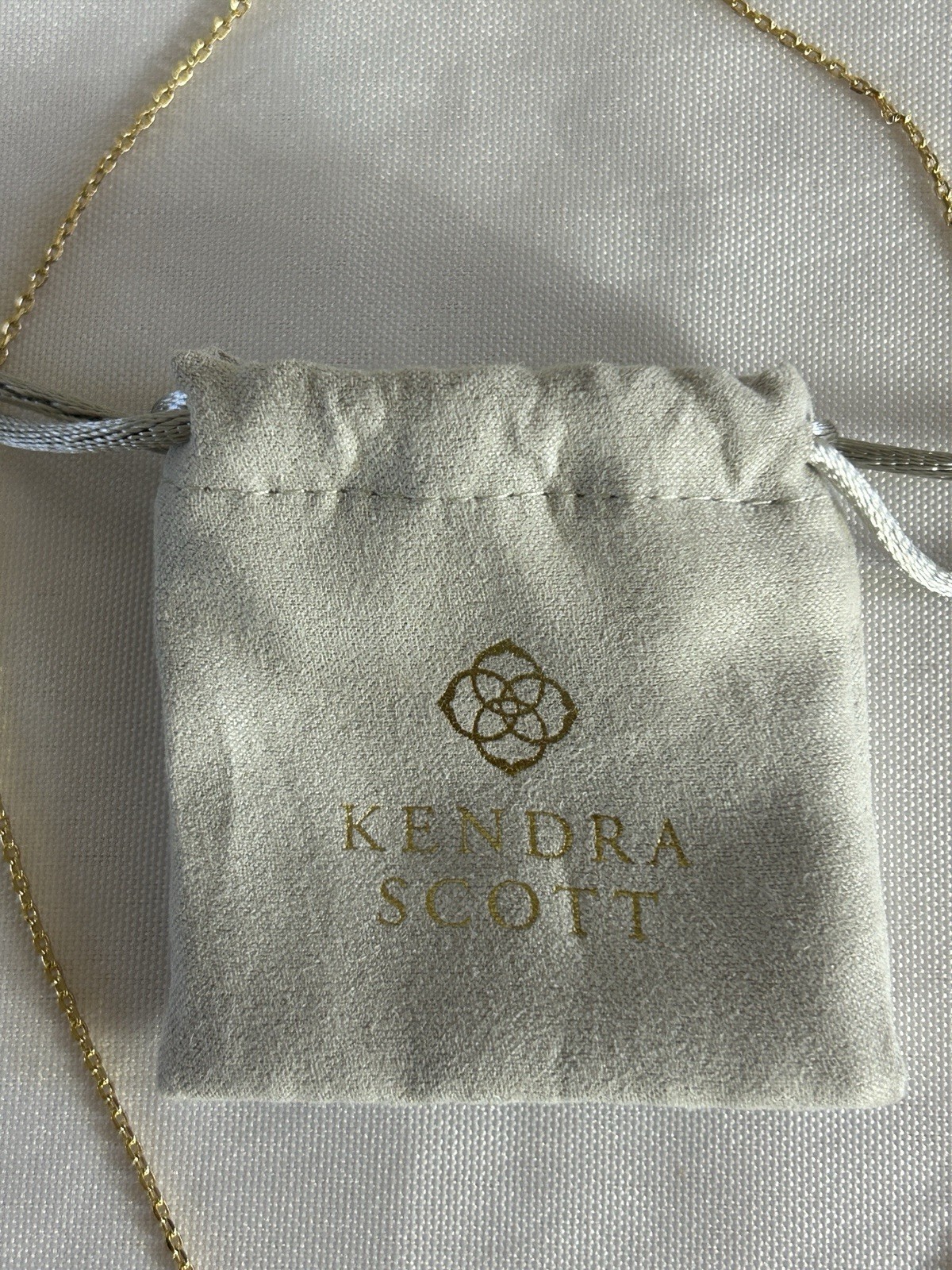 NEW! Kendra Scott Gold Krista Bow Short Pendant Necklace in White Mix Pearl