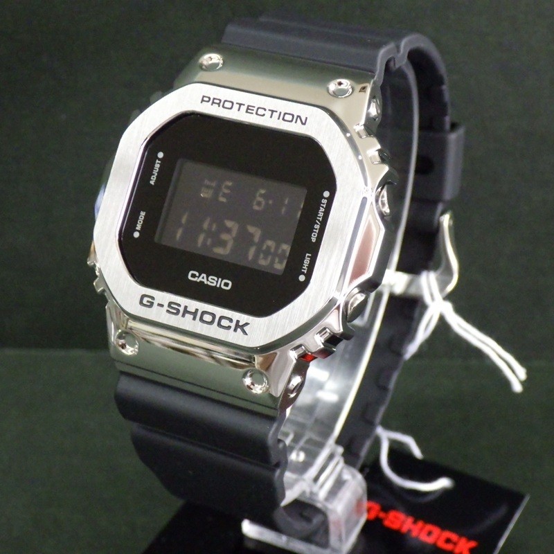 New CASIO G SHOCK GM 5600U 1JF Metal covered Silver Digital 20 ATM water resista