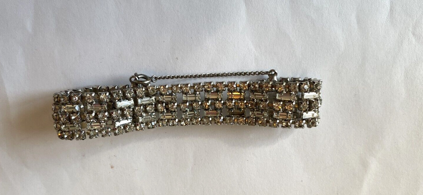 VINTAGE 1950S RHINESTONE BRACELET WITH SAFETY CHAIN CATCH 7.5″ BAGUETTE CRYSTALS