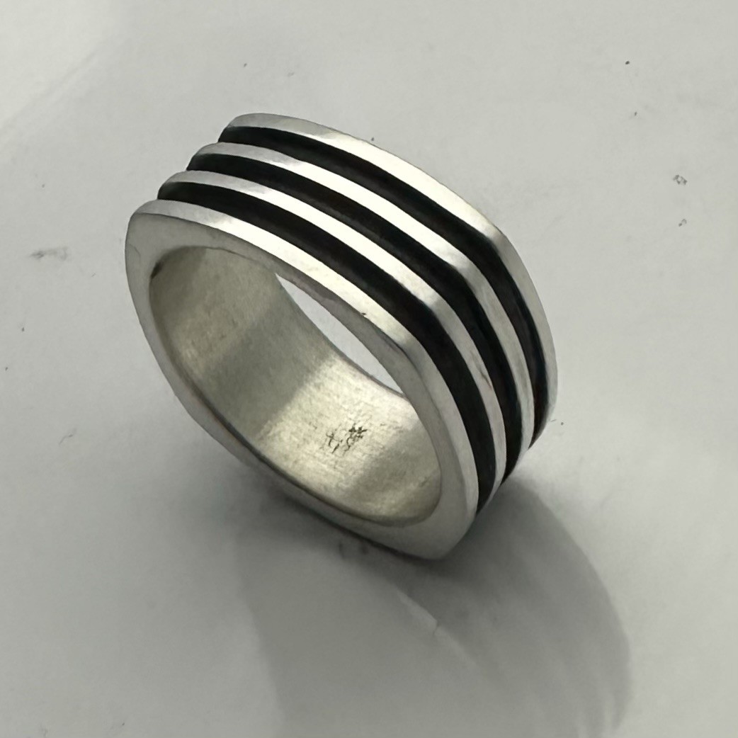 MJG STERLING SILVER CUSHION WEDDING RING . SZ 9-10 ONLY. 12 gr.