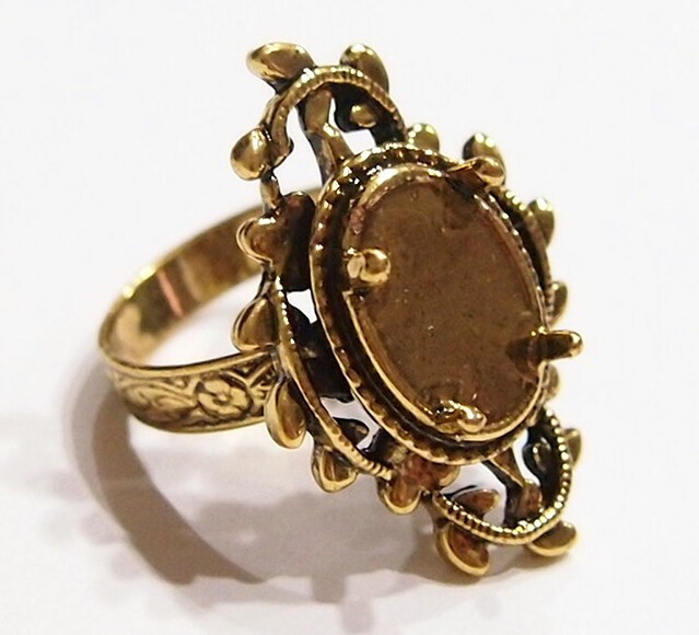 6 – 14x10mm Antique Gold Victorian Deco Loop & Leaves Adjustable Ring Settings