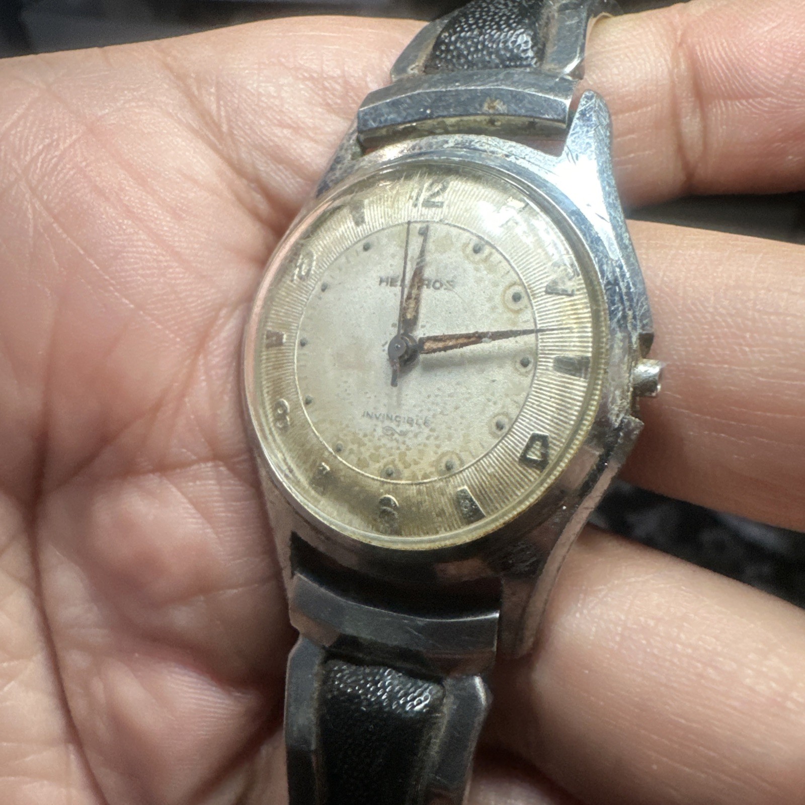 Vintage HELBROS INVINCIBLE gold mens Manual Wind 33mm Mens Watch – For Repair