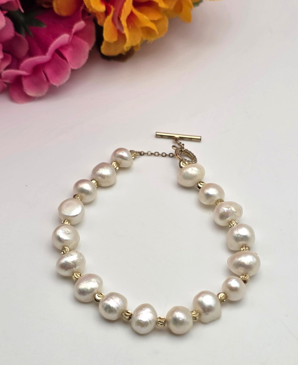 Natural Freshwater Baroque Pearl Bracelet Gold Tone CZ Toggle 7 In 9.1mm