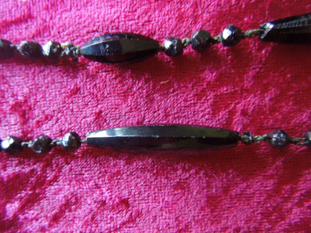 J5401 ART DEC DUTCH VERY LONG BLACK Whitby Jet FLAPPER LENGTH 180 CM SEE DESCR