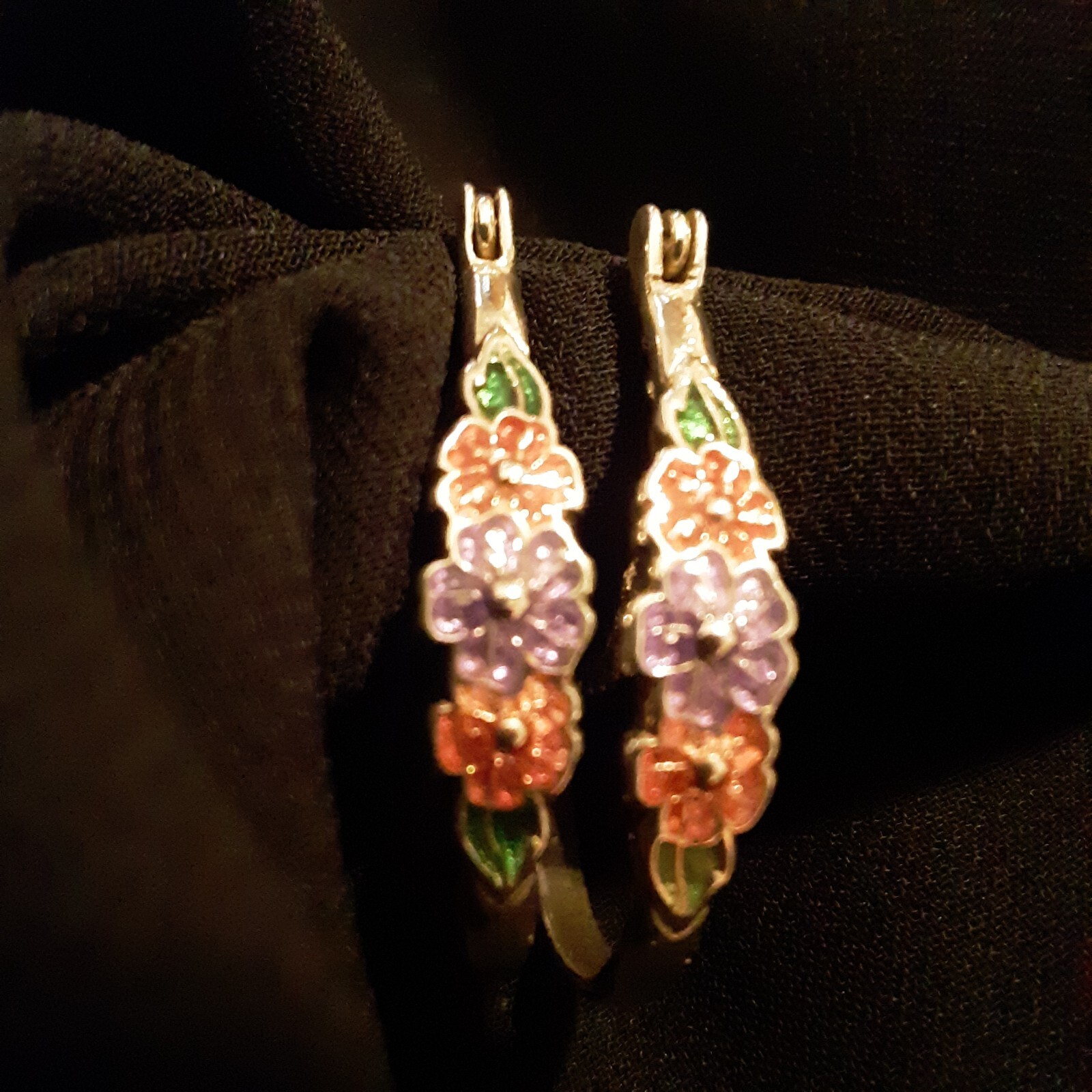 925 NAVADA SILVER DOUBLE HOOP ENAMELED FLORAL DESIGN PIERCED EARRINGS