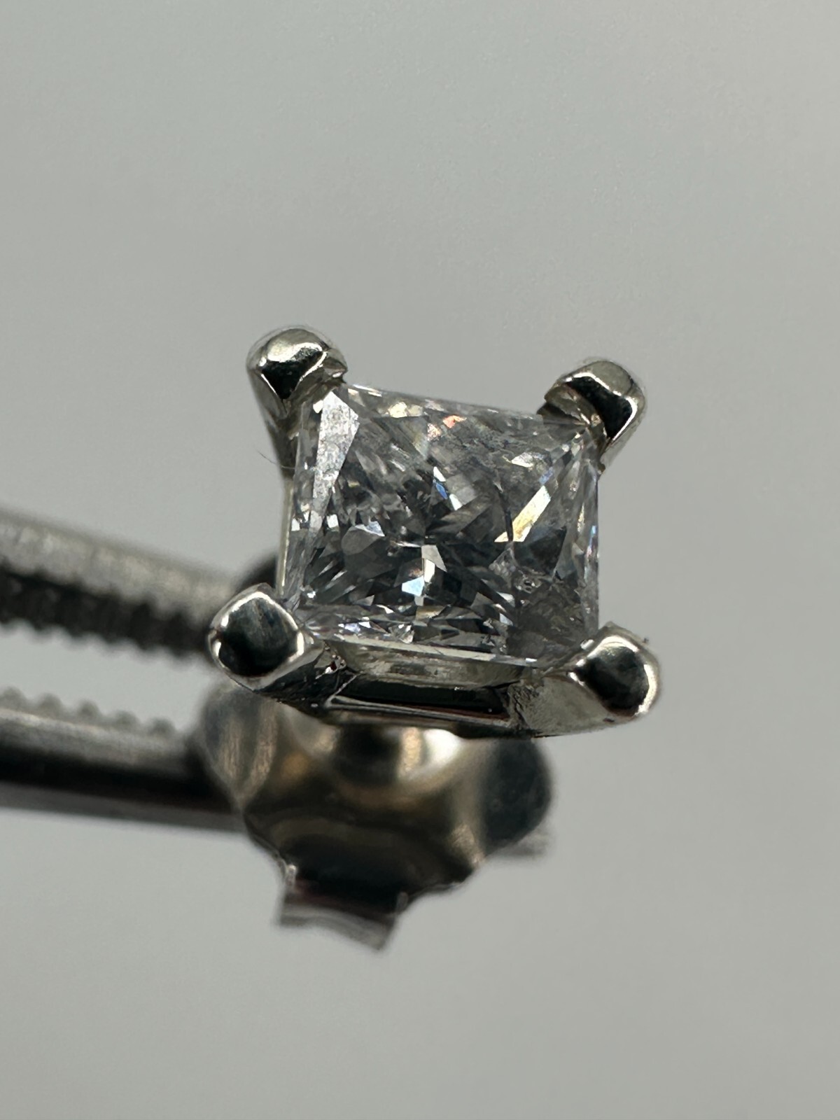 14KT White Gold Single Diamond Stud Earring 0.5g