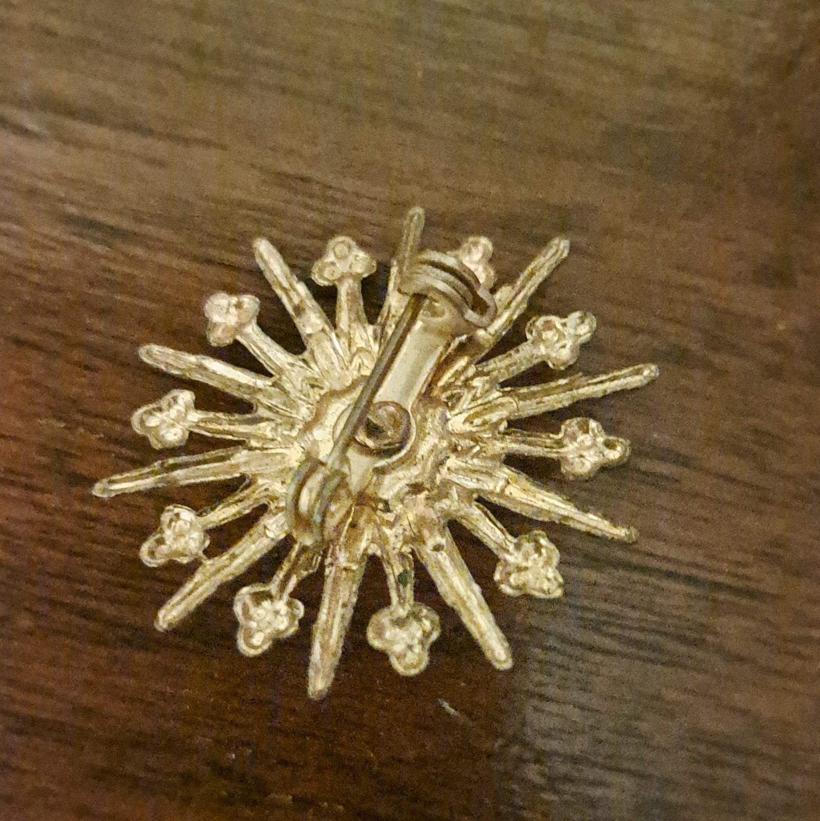 Gold Tone Starburst Brooch Pin with Round White Pearl Center, Bezel Set