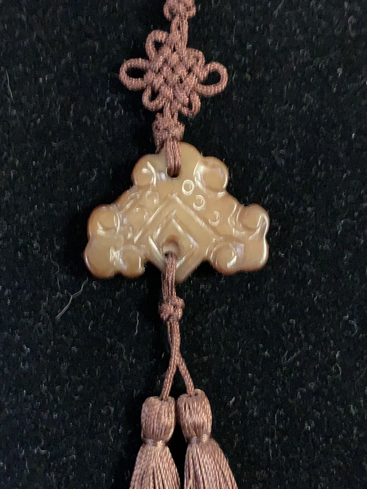 19″ VINTAGE CHINESE EXPORT CARVED SERPENTINE STONE CHIME TASSEL PENDANT NECKLACE