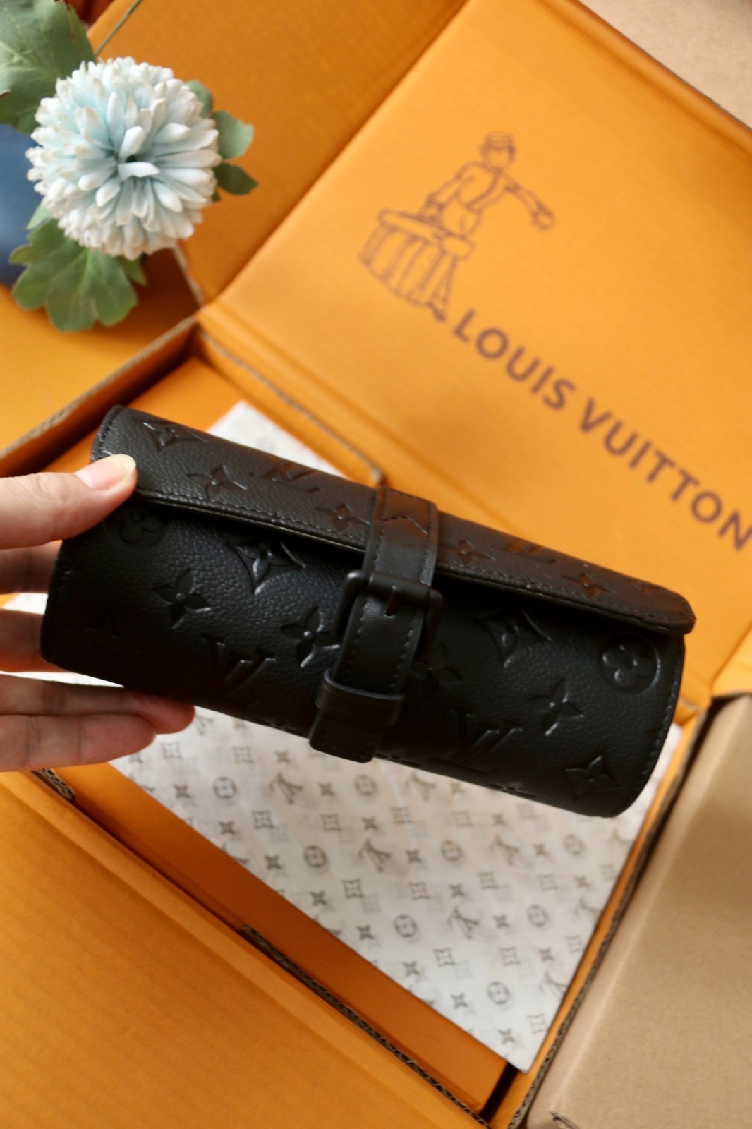 LouisVV – Watch Roll Case M47530 – 20x8x8cm – NEW