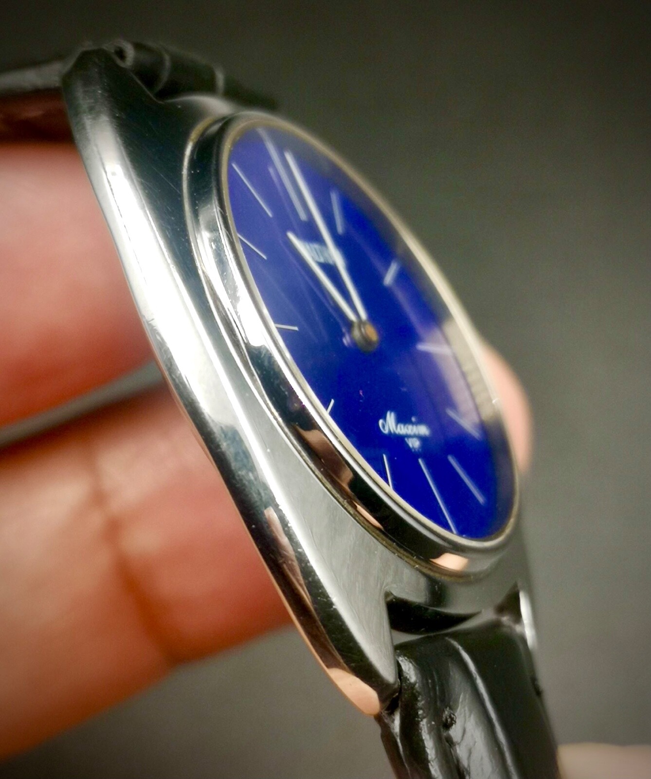 Vintage And Rare WALTHAM Maxim VIP Hand-Winding Unisex watch. 17 Jewels.