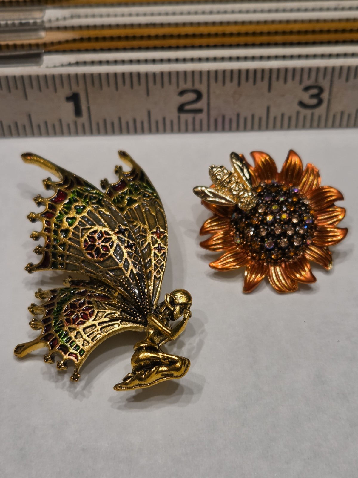 Beautiful Praying Pixie Fairy With Wings Rhinestone Daisy Bee Brooch Lot 293-177