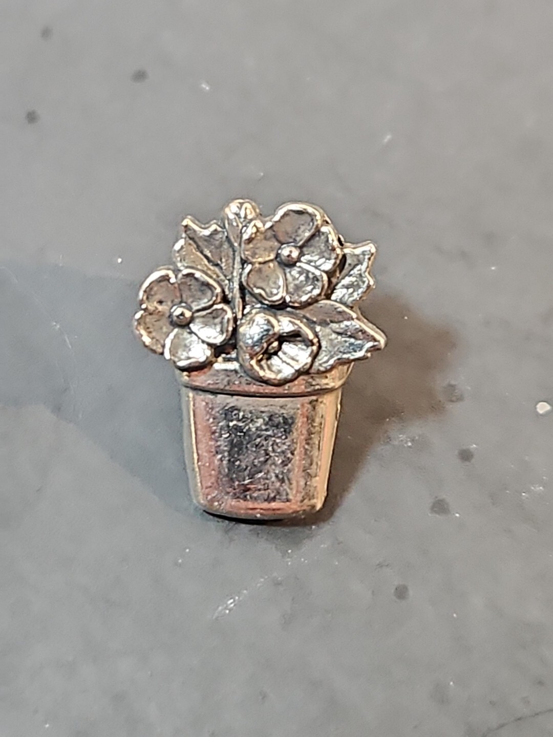 Flower Pot & Flowers Pin Gardening Plant Lover Gift Silver Tone P1