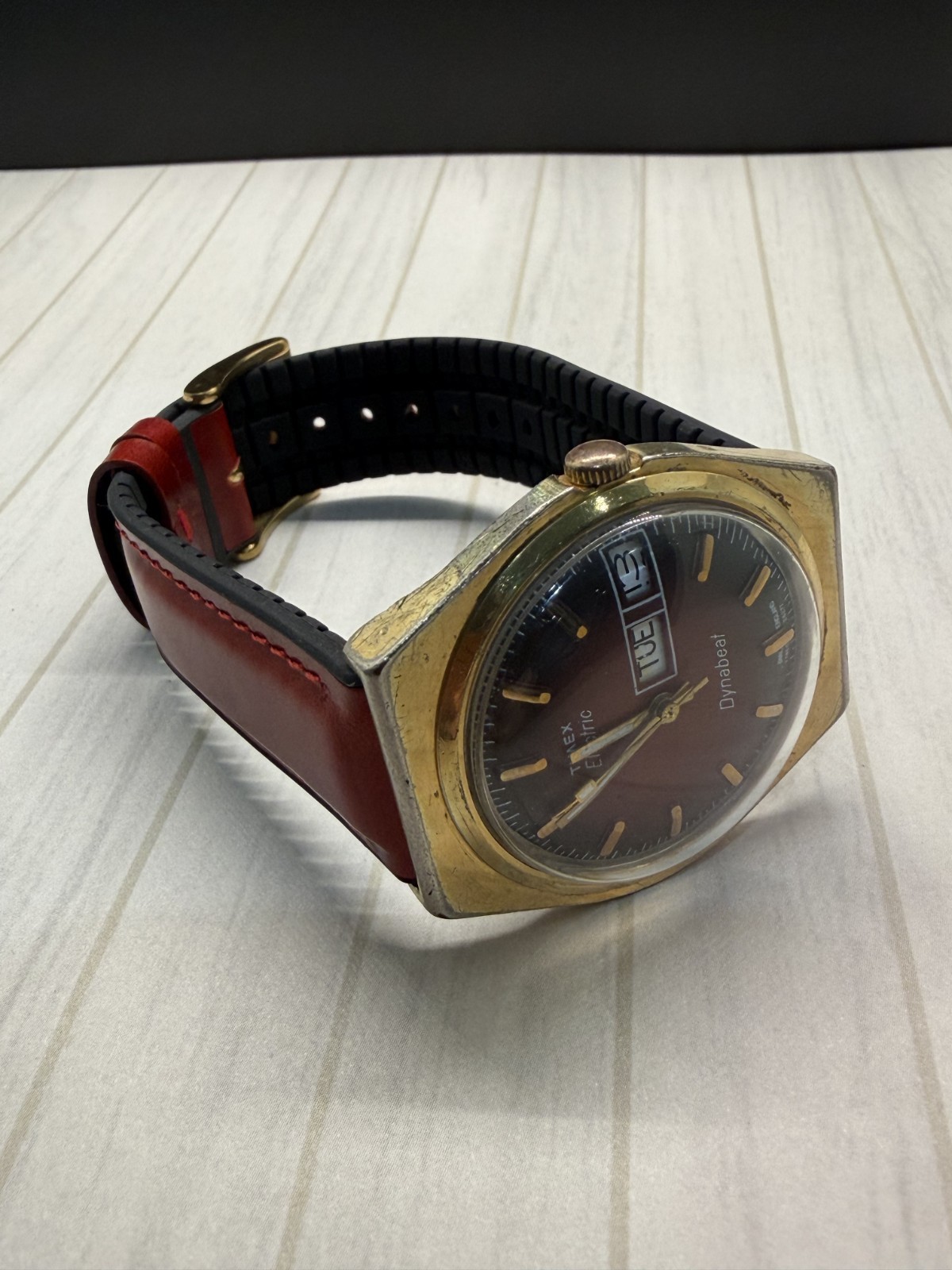 Vintage Timex Electric Dynabeat Mens Watch Burgundy Day Date Dial England