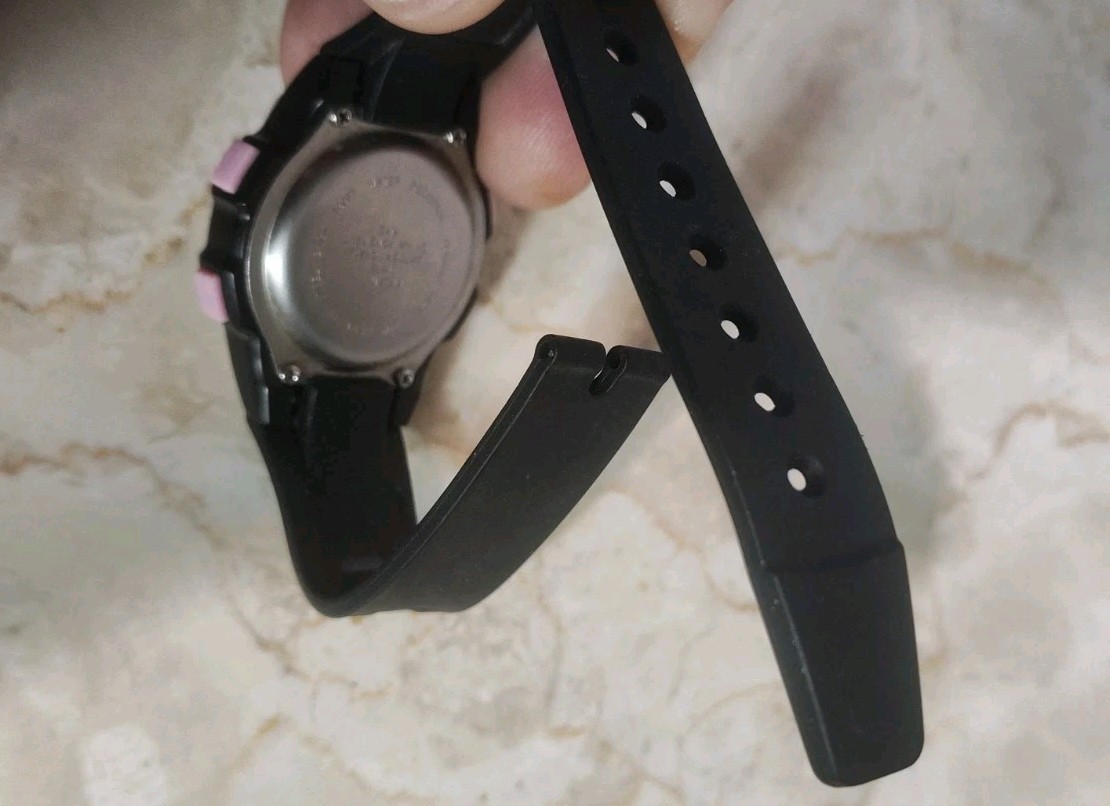 Vintage Ladies Digital Sports Watch WR 100ft (MISSING BUCKLE TONGUE & LOOPBAND)