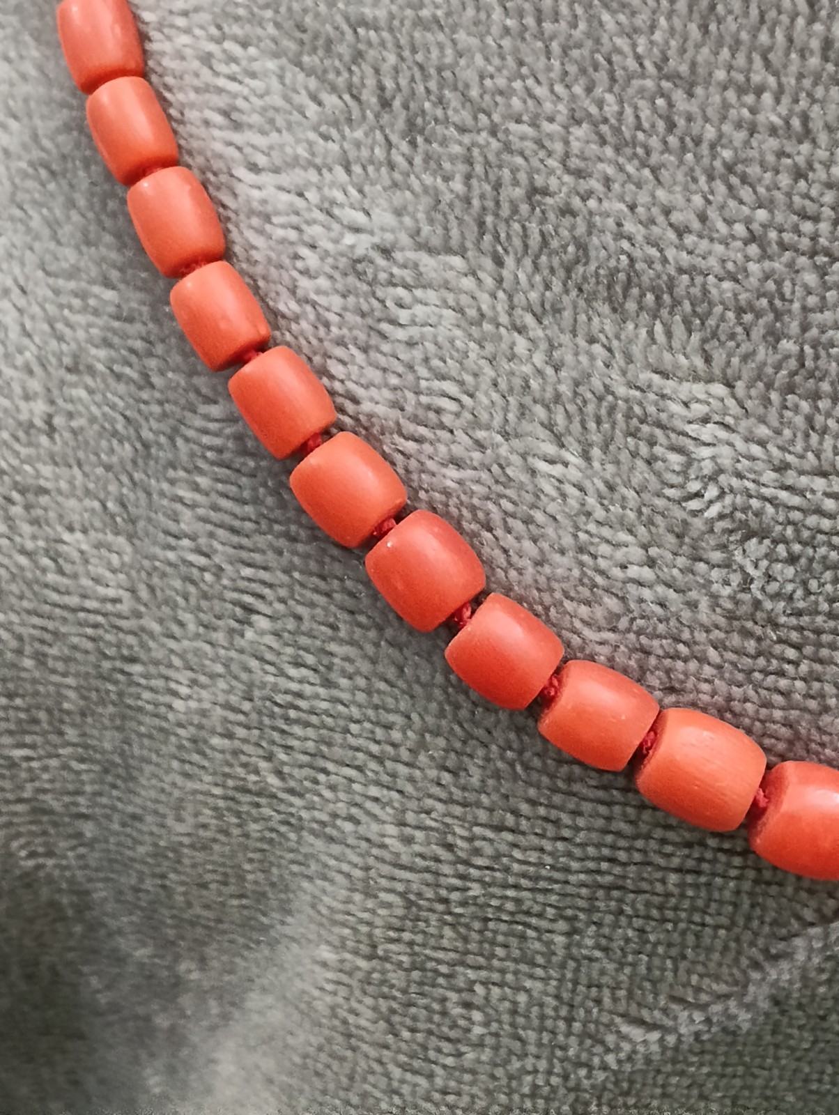 Antique Sciacca Coral Barrel Necklace with Susta in 12kt Gold Enamel