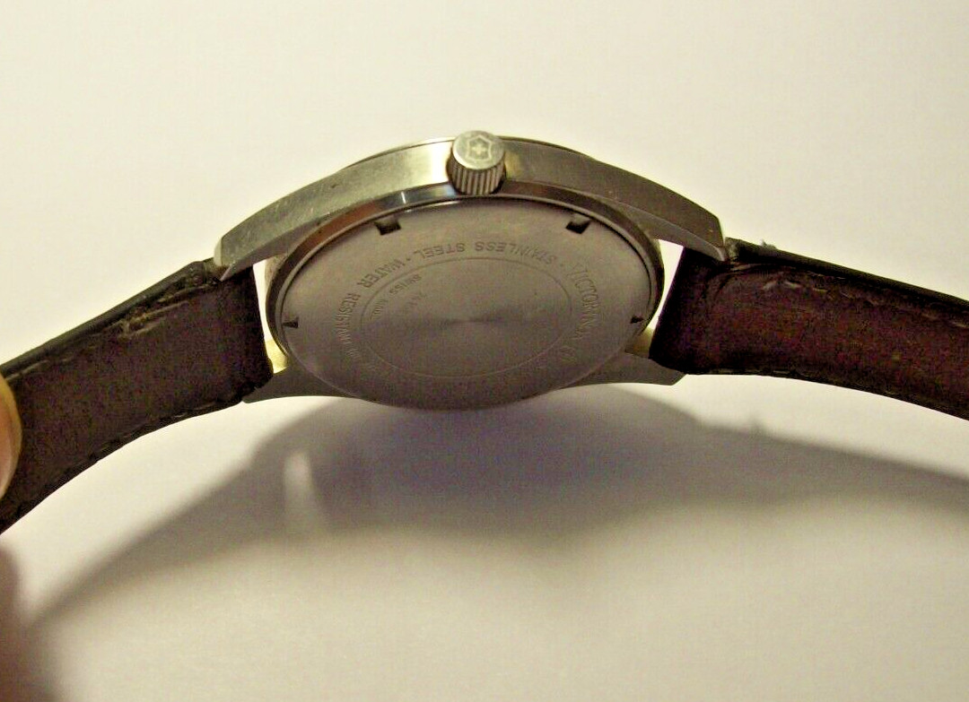 Victorinox Swiss Army Genuine Military Field Mens Watch w/Date Looks & Runs Nice