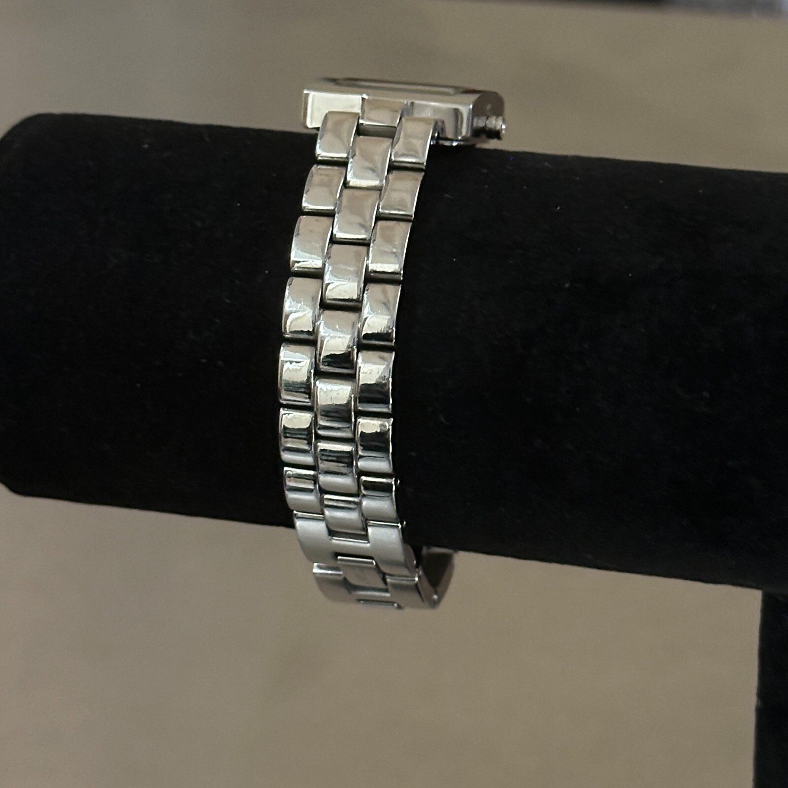 DKNY Watch Women’s Analog Square Silver Tone Quartz Water Resistant 7 inch 22 mm