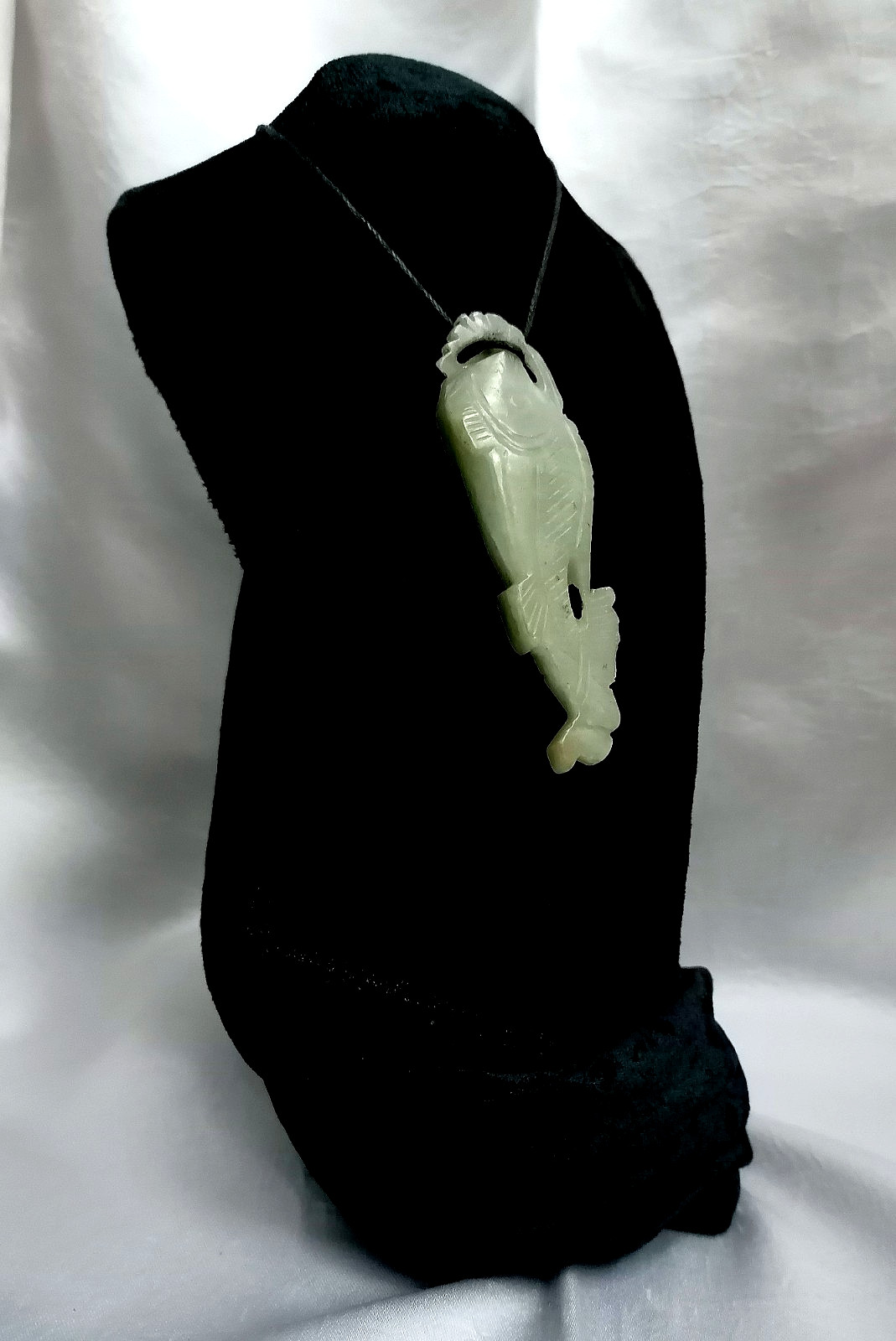 ANTIQUE PERFORATED AND ENGRAVED JADE PENDANT / ORNAMENT, CHINA, 1900.