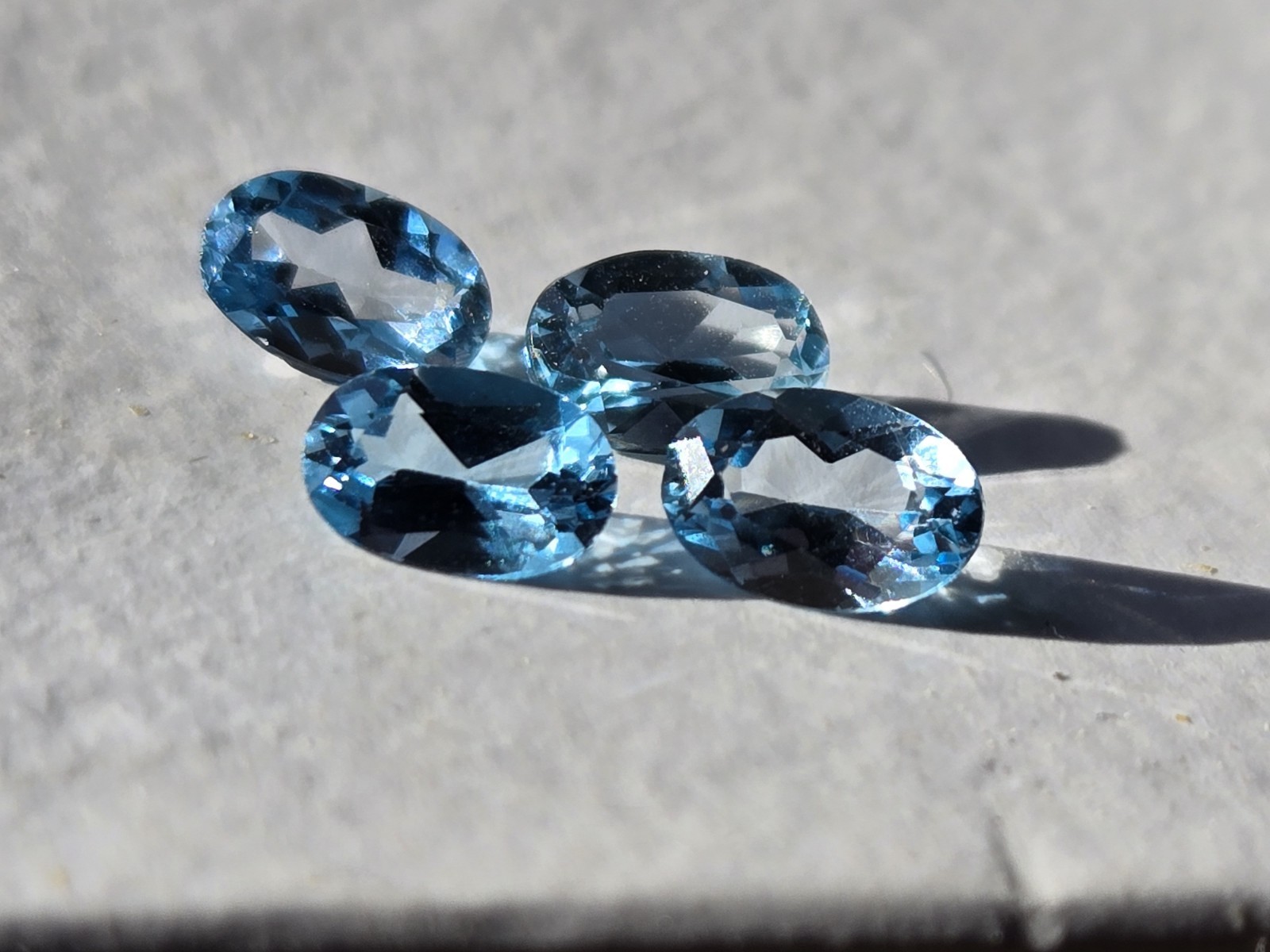 One Loose 6mm X 4mm Oval Cut Natural Blue Swiss Topaz Gemstone Approx .5 Ct