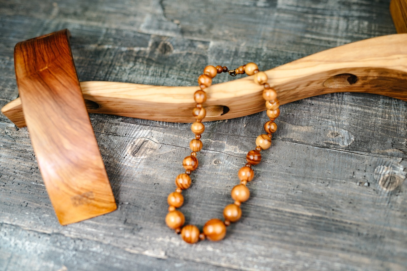 Olive wooden necklace – olive balls