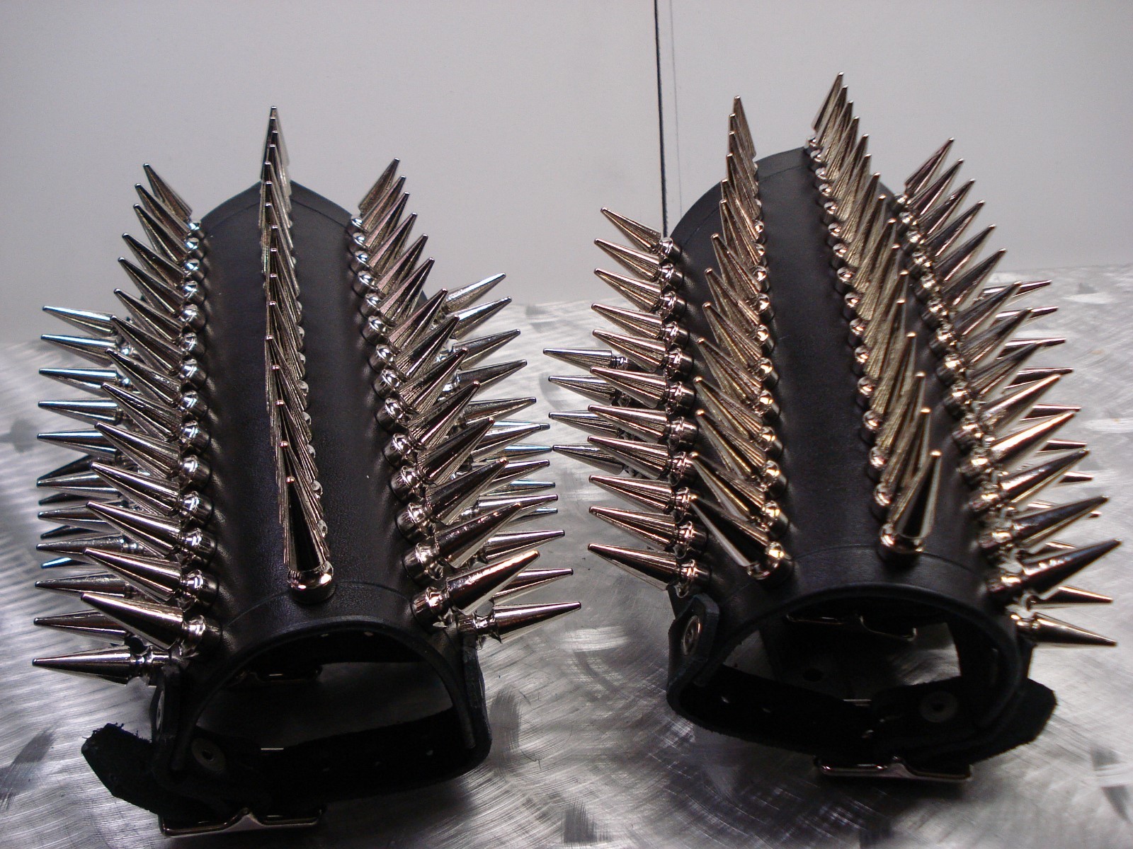 LEATHER SPIKED MEDIUM GAUNTLET.BLACK METAL…(MDLG0032)…..MAYHEM