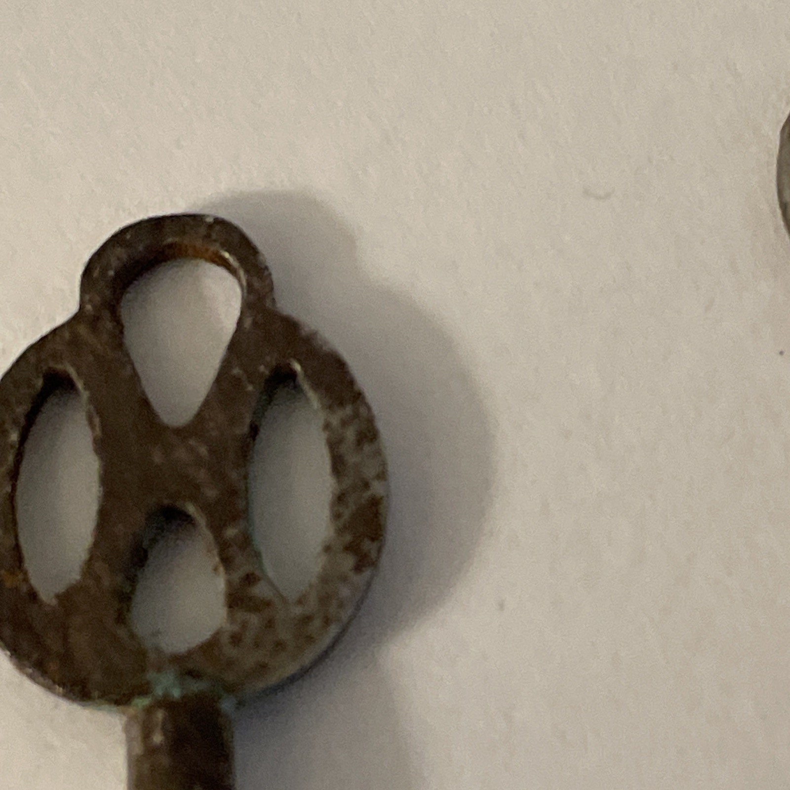 Two Vtg Pocket Watch Keys one is a 9 they other isn’t marked