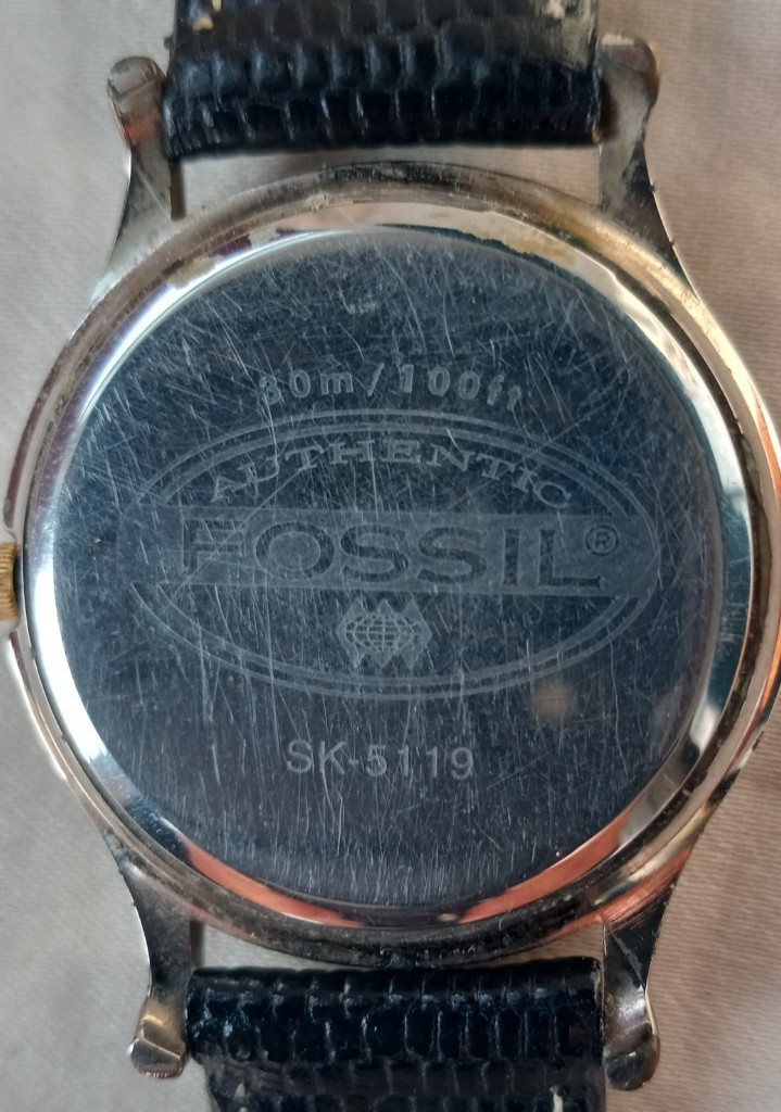Fossil SK-5119 Wristwatch VTG 1995 Needs Battery Good Used Cond Original Tin