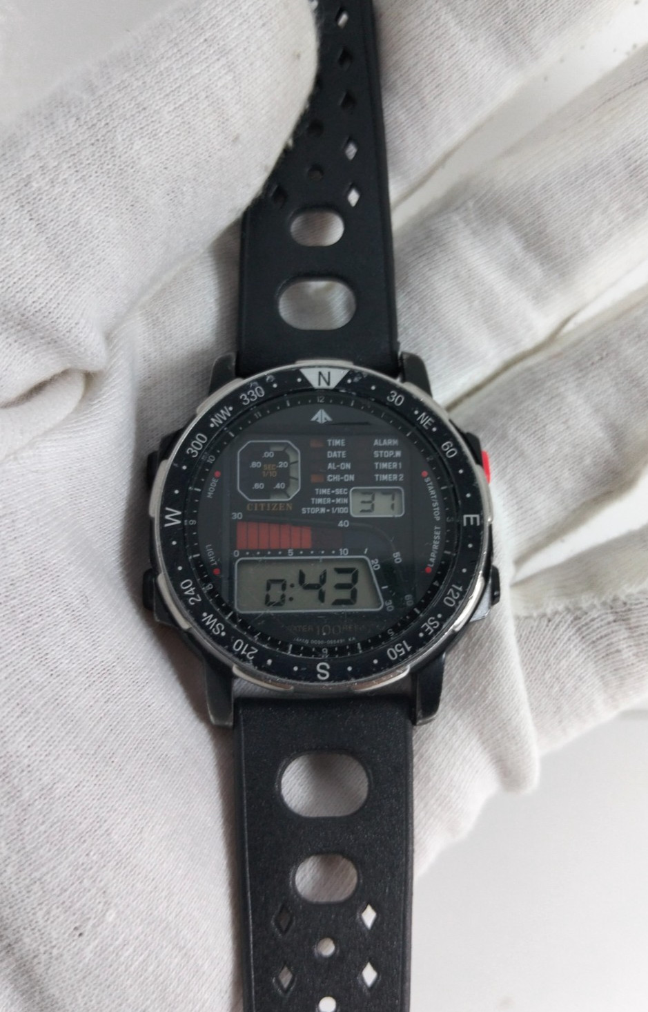 Citizen Mens Watch Windsurfer D060 Digital Compass Alarm Chronograph 100m 1980s