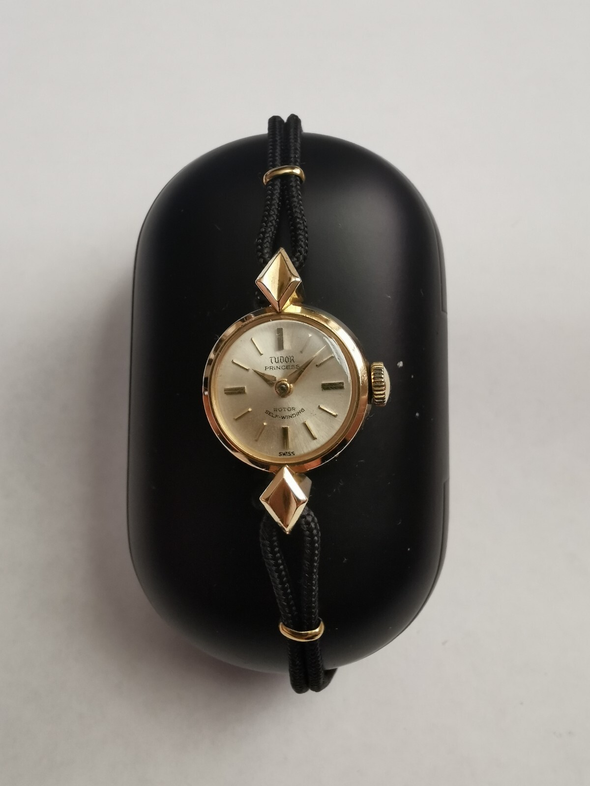 Vintage 1960s 18K Gold TUDOR Princess Automatic Swiss Made Womens Watch