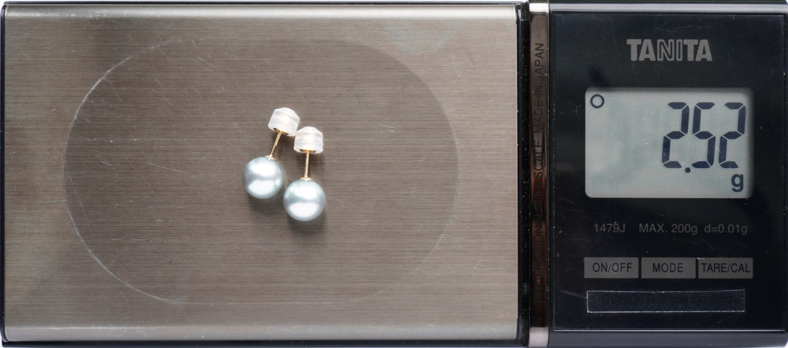 High Luster 8.7mm Round Gray-Blue Japanese Akoya Pearl Stud Earrings 18K Gold