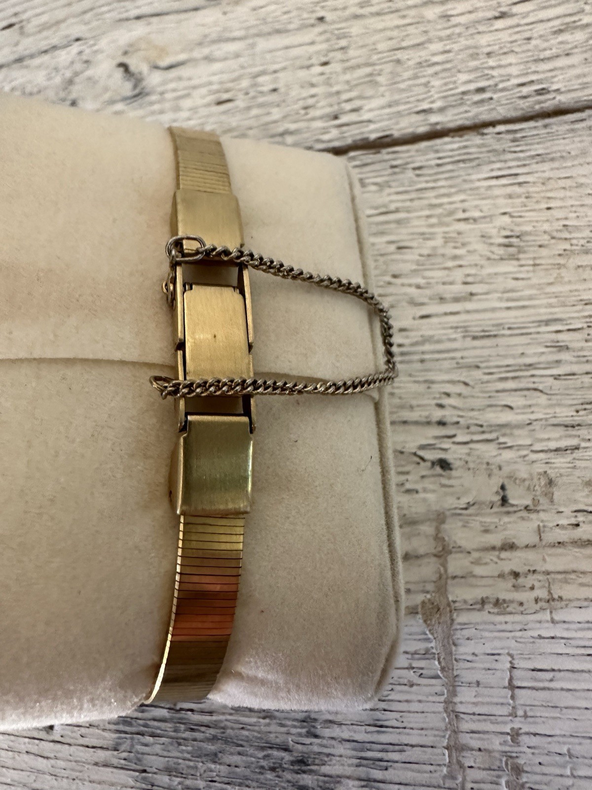 Vintage Ladies Pulsar Quartz Watch Y890-5439 13x15mm Face Needs Battery
