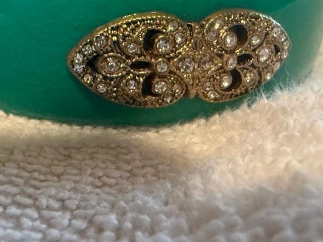 Premier Designs Green Bangle Bracelet With Gold Filigree & Rhinestone Accents 2.