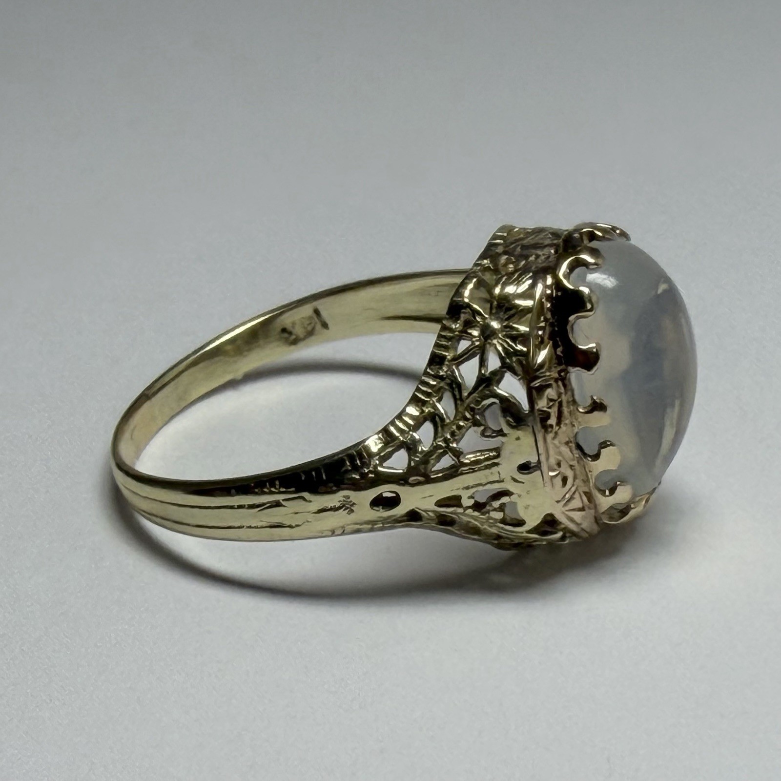 Antique Y Gold 14k Ring Ceylon Blue Flash Moonstone Size 7.5 3.2 Grams
