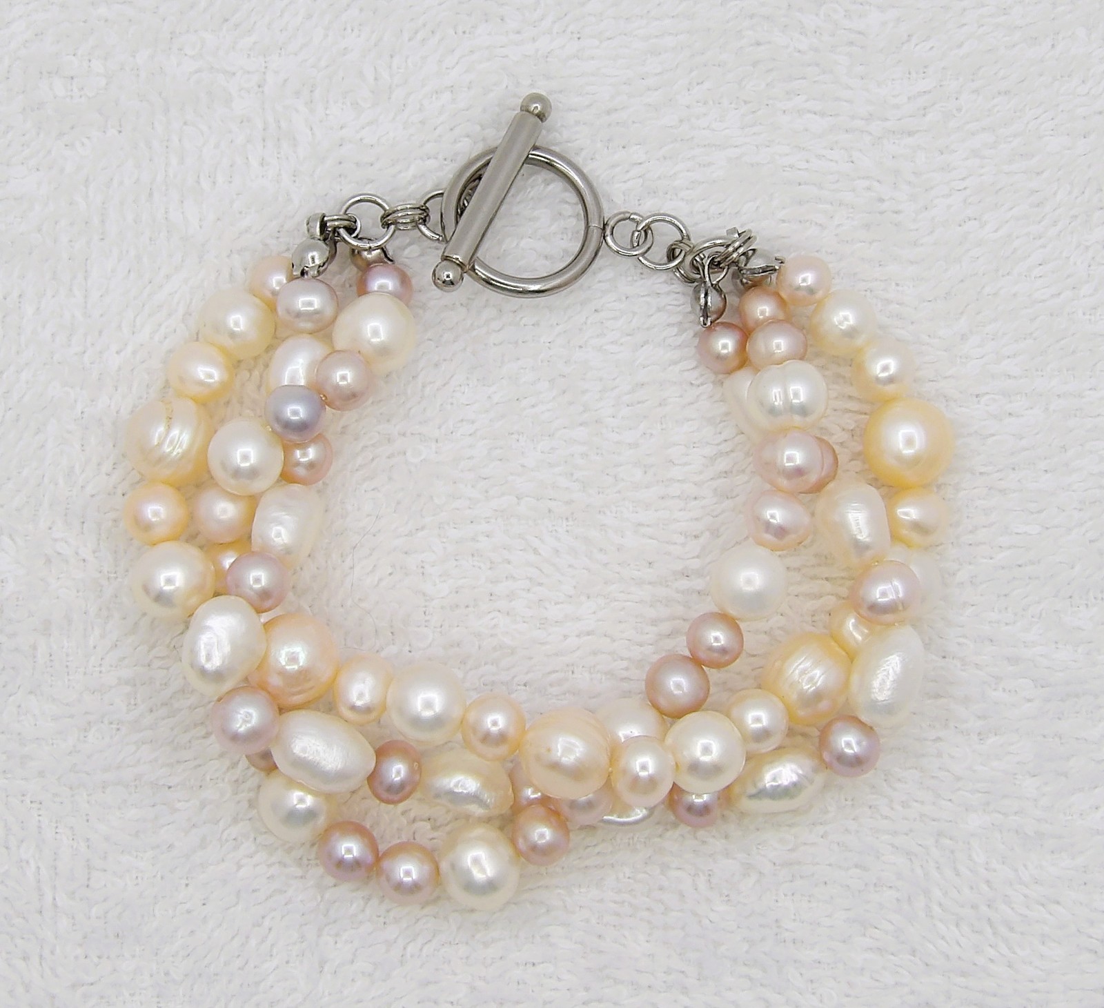 7.5 inches long Quality Pink & White Genuine Freshwater Pearl Bracelet BRT06