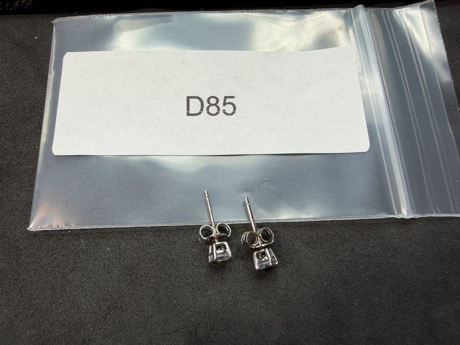 0.57g Vintage Sterling Silver 925 Sparkling Round Stud Earrings Elegant M