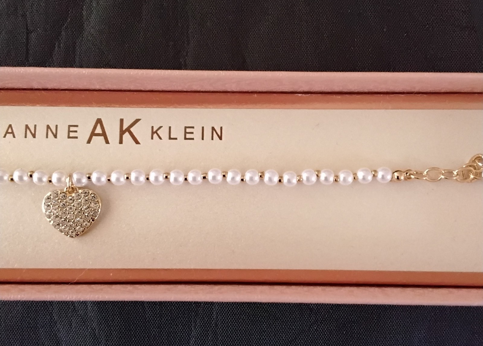 Anne Klein White Faux Pearl Beaded Bracelet Gold Tone Heart Dangle Charm