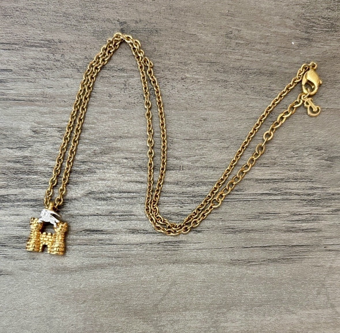 Burberrys Vintage Necklace With Prorsum Knight