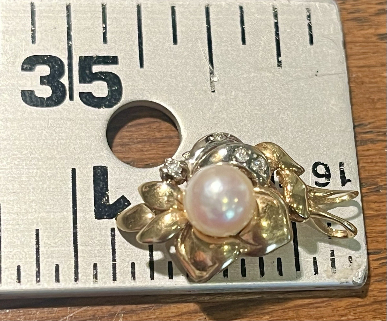 14k Yellow and White Gold Pearl and Diamond Pendant 2.41gr 1 X1/2 Inch Vintage